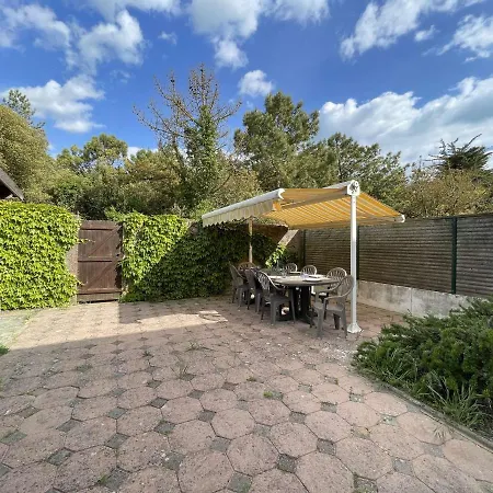 Casa de Férias Maison Rénovée 5 Pièces, Jardin Clos, à 2 Pas De L'océan, Pour 10 Personnes - - Fr-1-224c-231 *